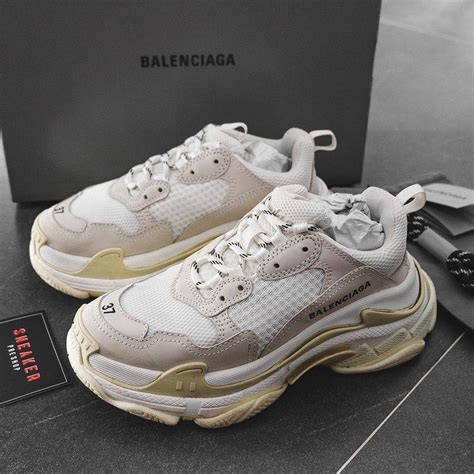 balenciaga triple s all white fake